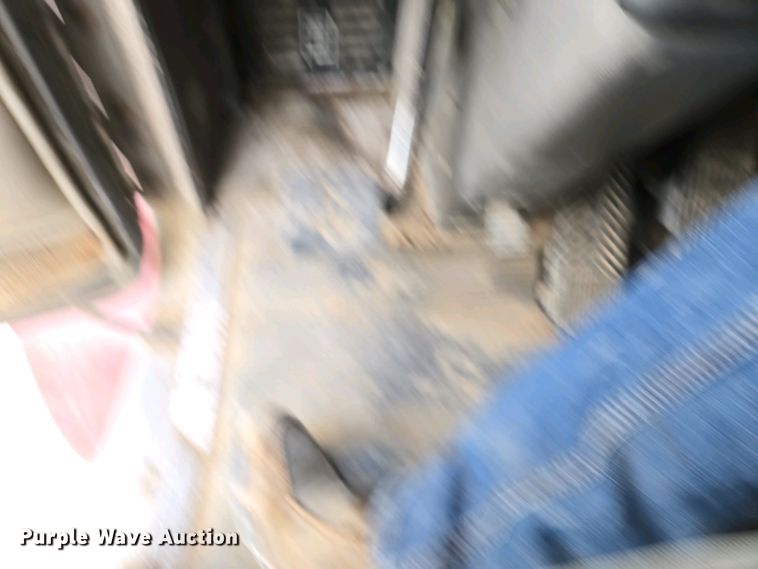 image for item EM7029 2002 Kenworth T800 semi truck