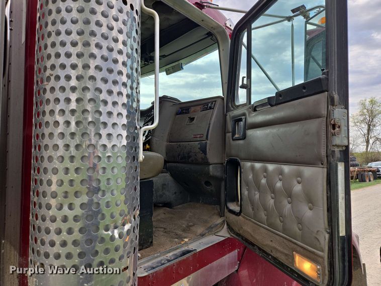 image for item EM7029 2002 Kenworth T800 semi truck