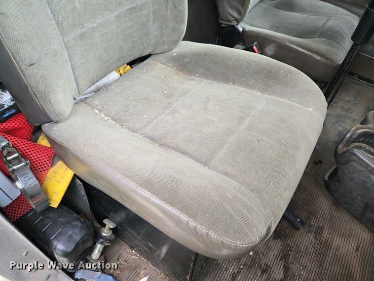 image for item EM7029 2002 Kenworth T800 semi truck