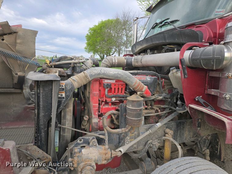 image for item EM7029 2002 Kenworth T800 semi truck