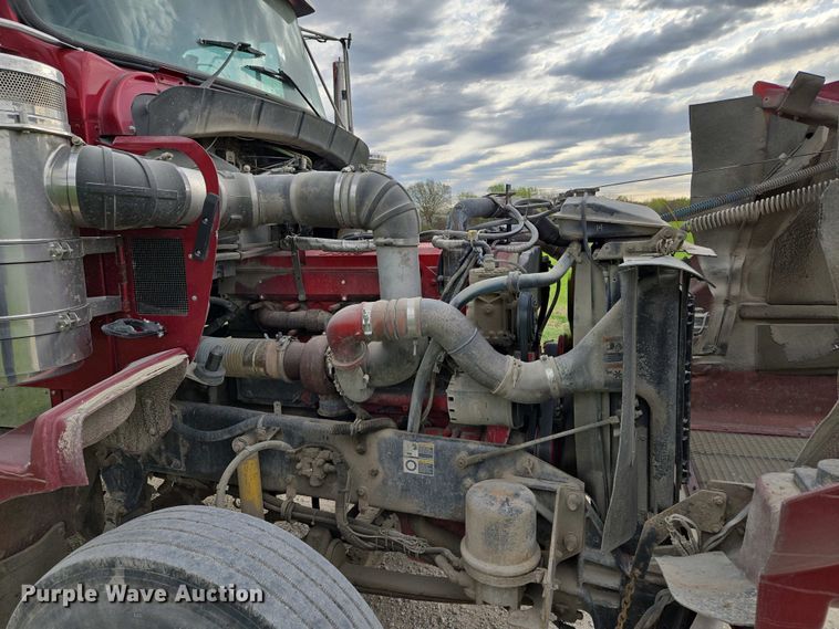 image for item EM7029 2002 Kenworth T800 semi truck