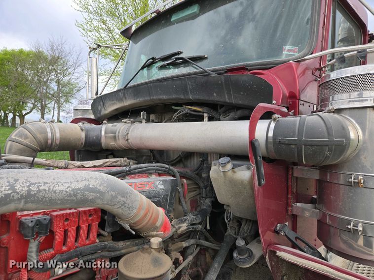 image for item EM7029 2002 Kenworth T800 semi truck