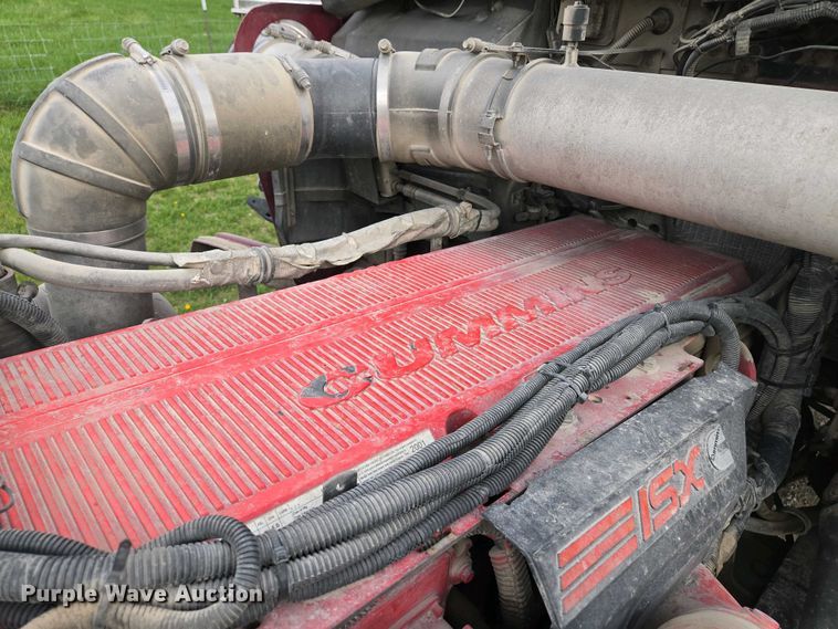 image for item EM7029 2002 Kenworth T800 semi truck