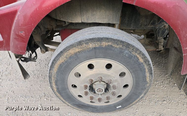 image for item EM7029 2002 Kenworth T800 semi truck