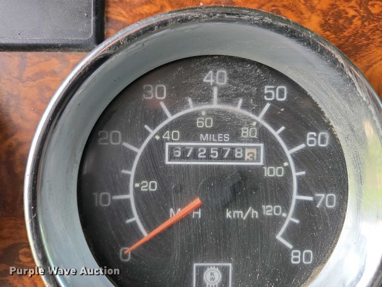 image for item EM7029 2002 Kenworth T800 semi truck