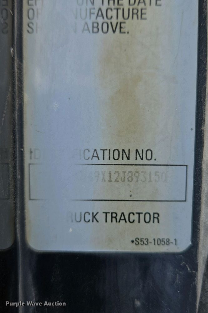 image for item EM7029 2002 Kenworth T800 semi truck