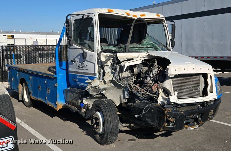 image for item EM7034 2017 Hino   268 flatbed truck