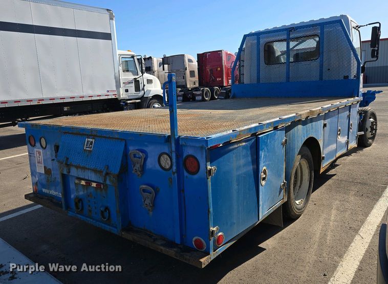 image for item EM7034 2017 Hino   268 flatbed truck