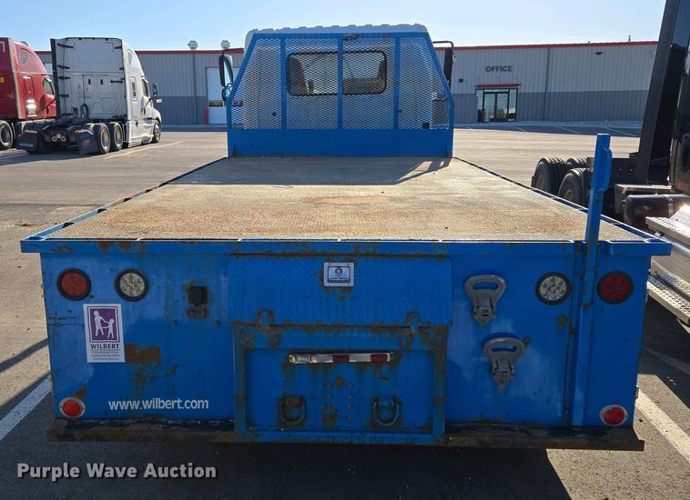 image for item EM7034 2017 Hino   268 flatbed truck