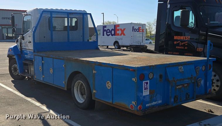 image for item EM7034 2017 Hino   268 flatbed truck