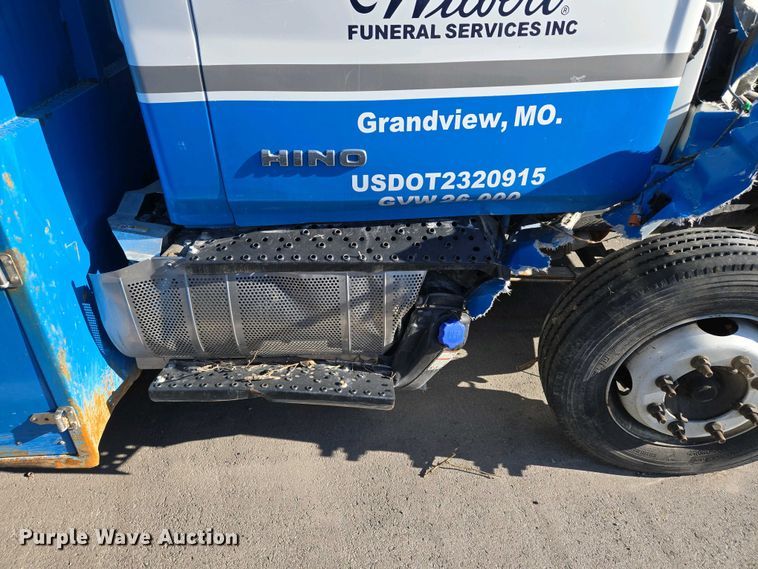 image for item EM7034 2017 Hino   268 flatbed truck