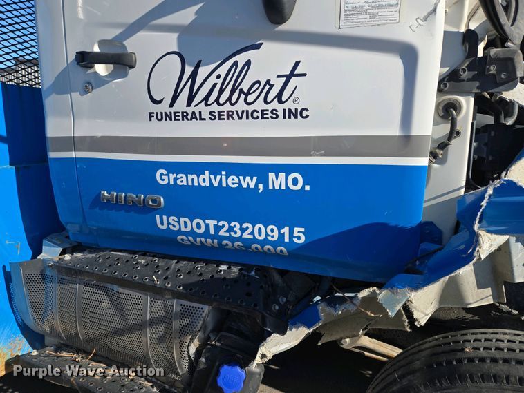 image for item EM7034 2017 Hino   268 flatbed truck