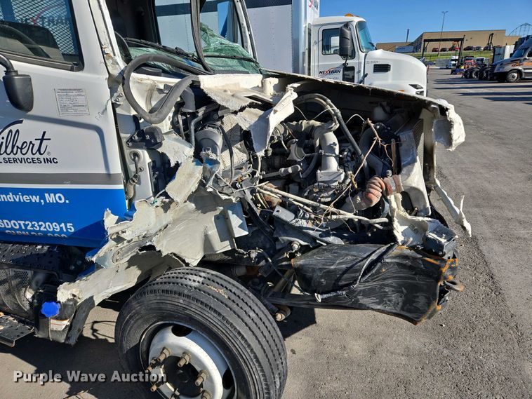 image for item EM7034 2017 Hino   268 flatbed truck