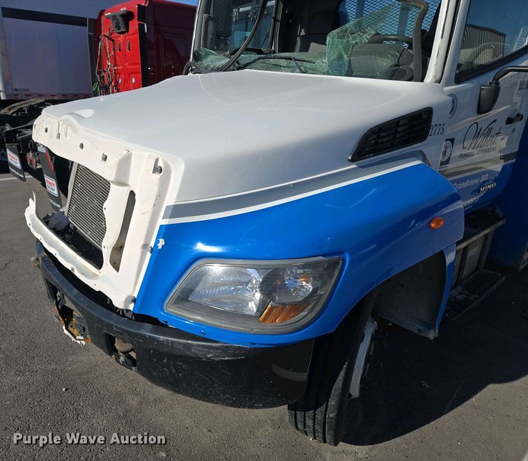 image for item EM7034 2017 Hino   268 flatbed truck