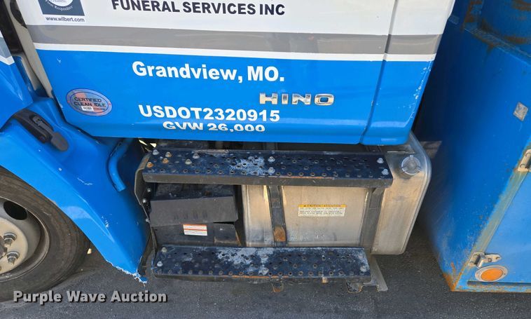 image for item EM7034 2017 Hino   268 flatbed truck