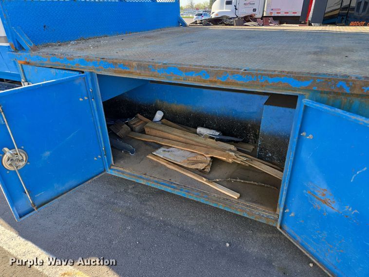 image for item EM7034 2017 Hino   268 flatbed truck