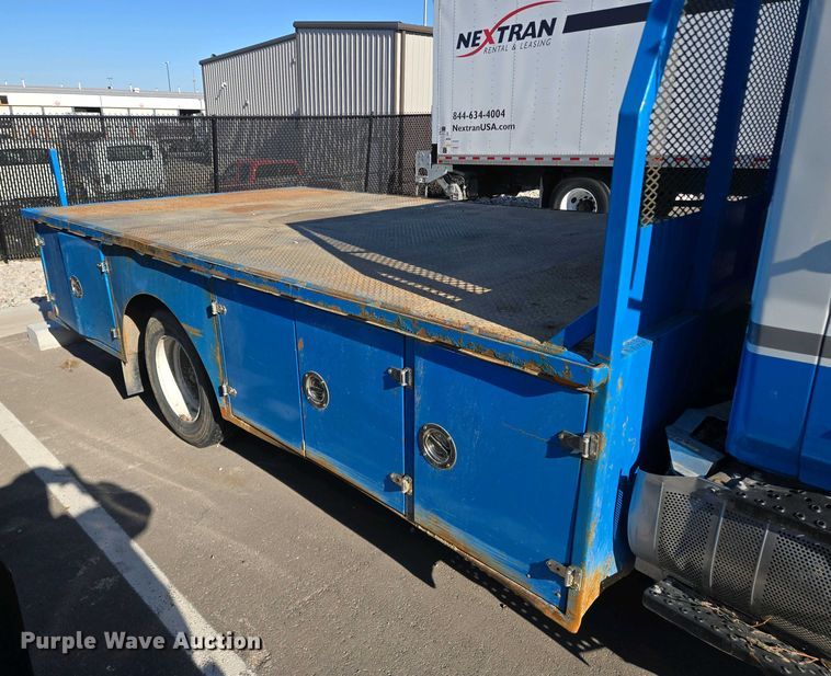 image for item EM7034 2017 Hino   268 flatbed truck