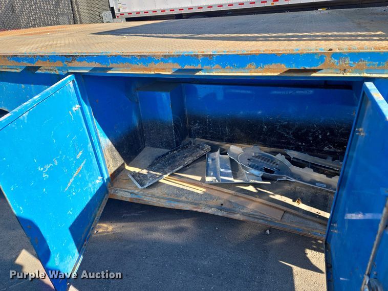 image for item EM7034 2017 Hino   268 flatbed truck