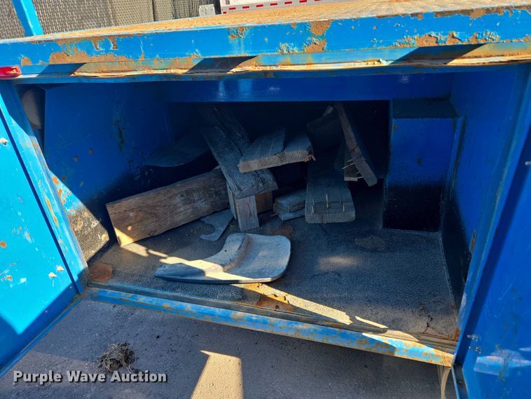 image for item EM7034 2017 Hino   268 flatbed truck