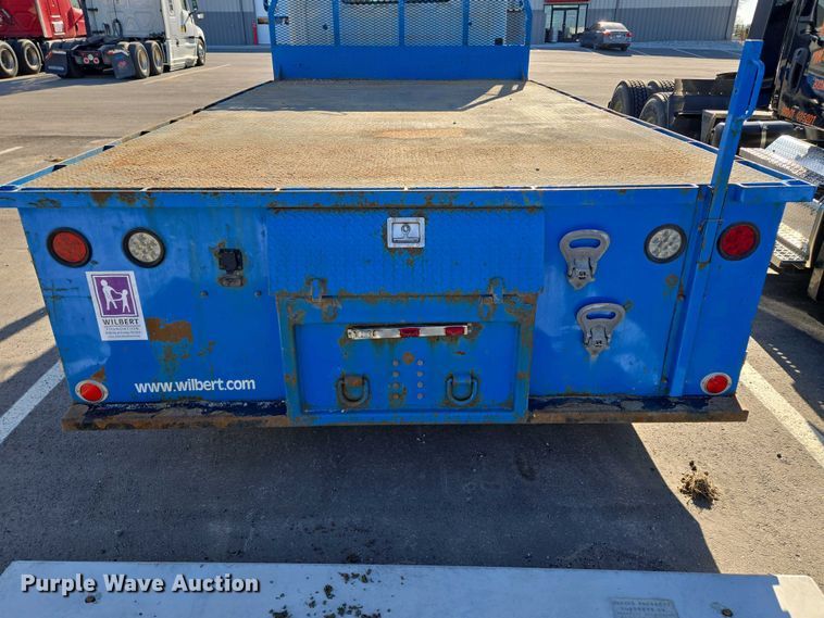 image for item EM7034 2017 Hino   268 flatbed truck