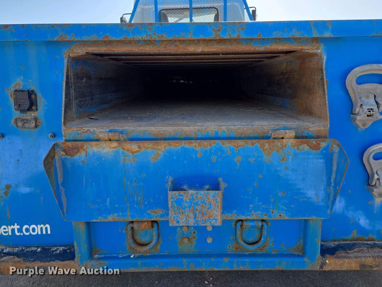 image for item EM7034 2017 Hino   268 flatbed truck