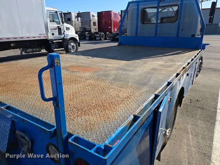 image for item EM7034 2017 Hino   268 flatbed truck