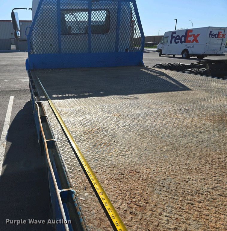 image for item EM7034 2017 Hino   268 flatbed truck