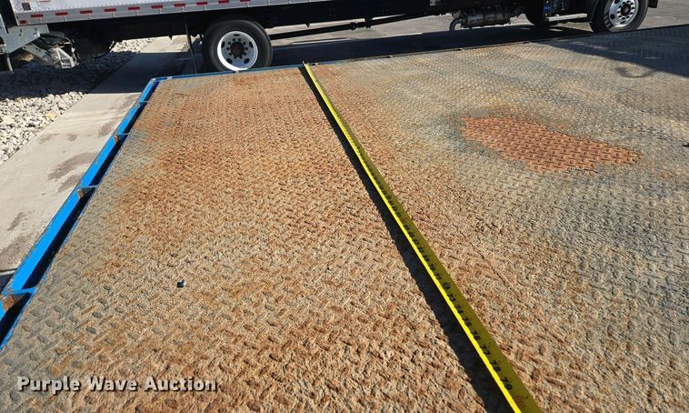 image for item EM7034 2017 Hino   268 flatbed truck