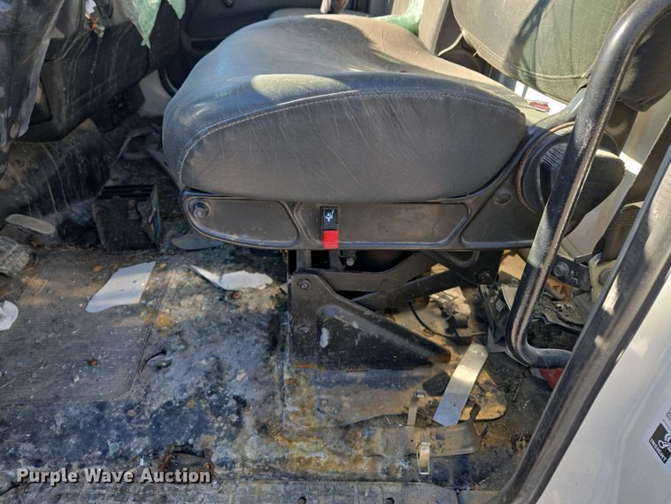 image for item EM7034 2017 Hino   268 flatbed truck