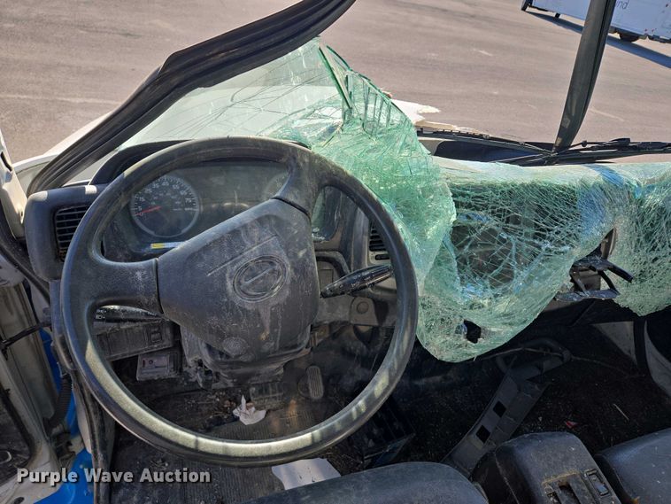 image for item EM7034 2017 Hino   268 flatbed truck