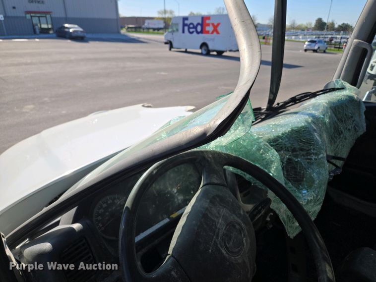 image for item EM7034 2017 Hino   268 flatbed truck