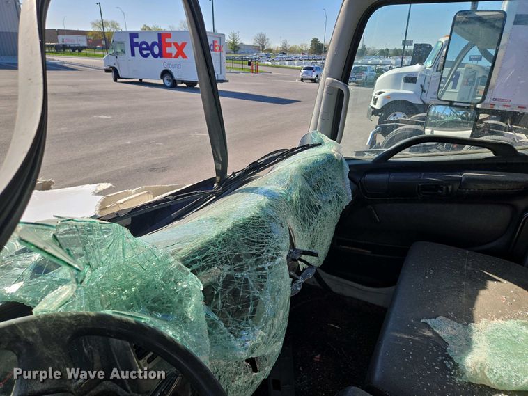 image for item EM7034 2017 Hino   268 flatbed truck