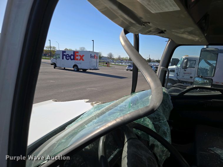 image for item EM7034 2017 Hino   268 flatbed truck