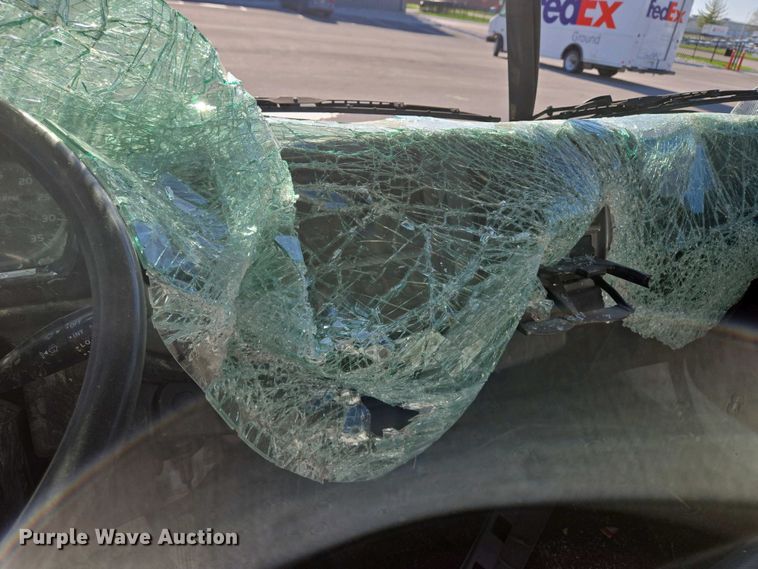 image for item EM7034 2017 Hino   268 flatbed truck