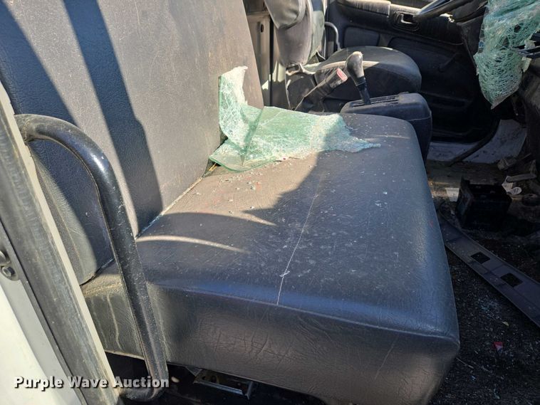 image for item EM7034 2017 Hino   268 flatbed truck