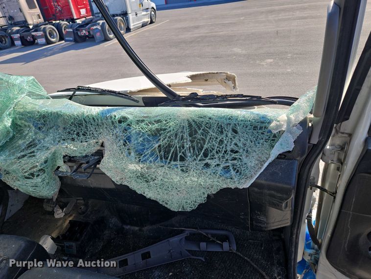 image for item EM7034 2017 Hino   268 flatbed truck