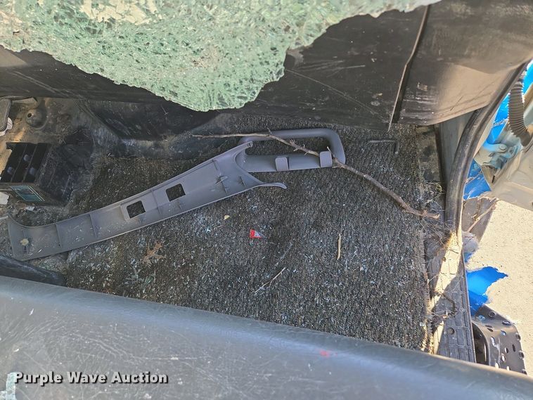 image for item EM7034 2017 Hino   268 flatbed truck