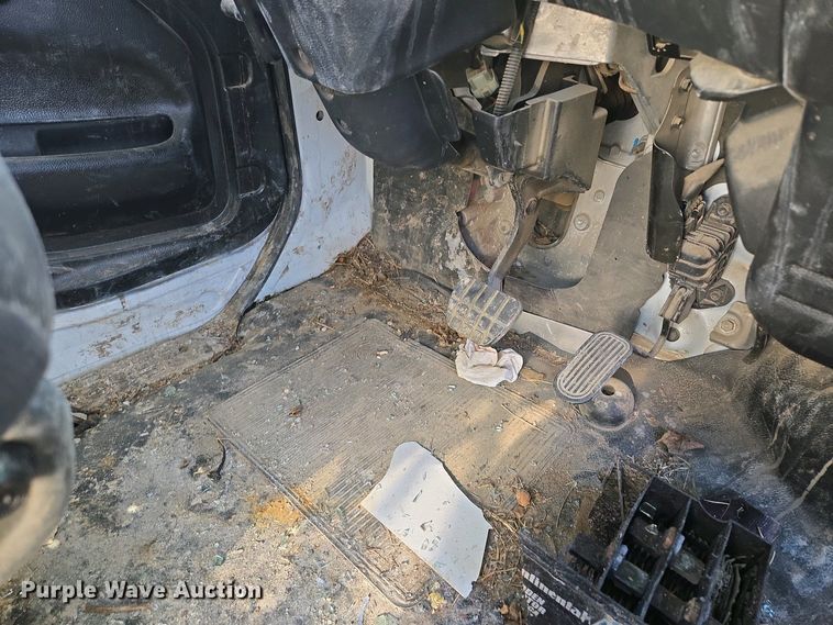 image for item EM7034 2017 Hino   268 flatbed truck