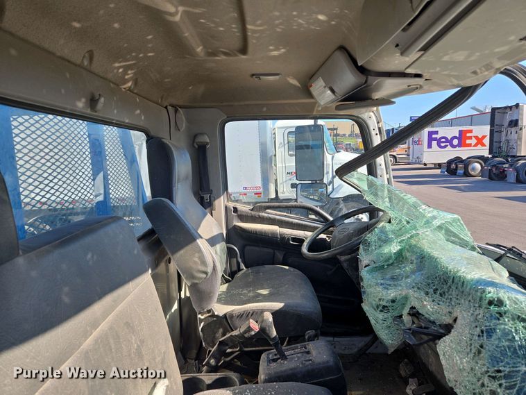 image for item EM7034 2017 Hino   268 flatbed truck