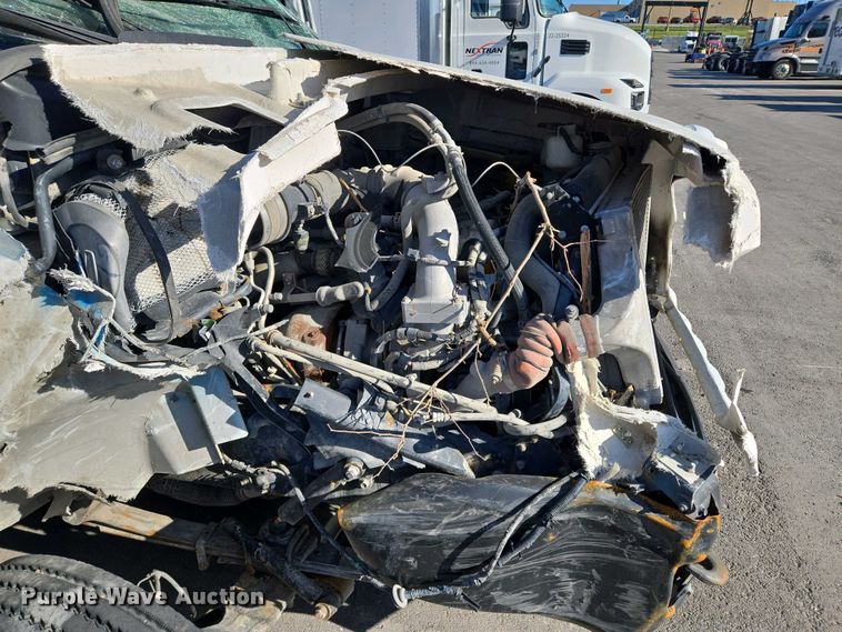 image for item EM7034 2017 Hino   268 flatbed truck