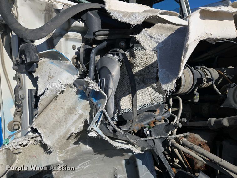 image for item EM7034 2017 Hino   268 flatbed truck