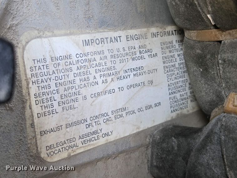 image for item EM7034 2017 Hino   268 flatbed truck