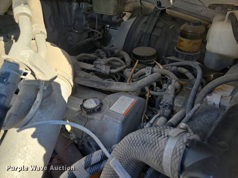 image for item EM7034 2017 Hino   268 flatbed truck