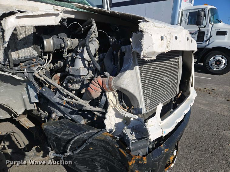 image for item EM7034 2017 Hino   268 flatbed truck