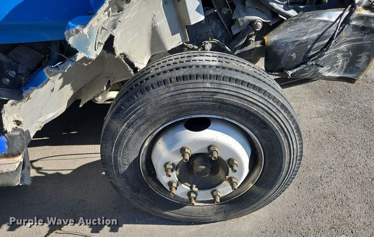 image for item EM7034 2017 Hino   268 flatbed truck