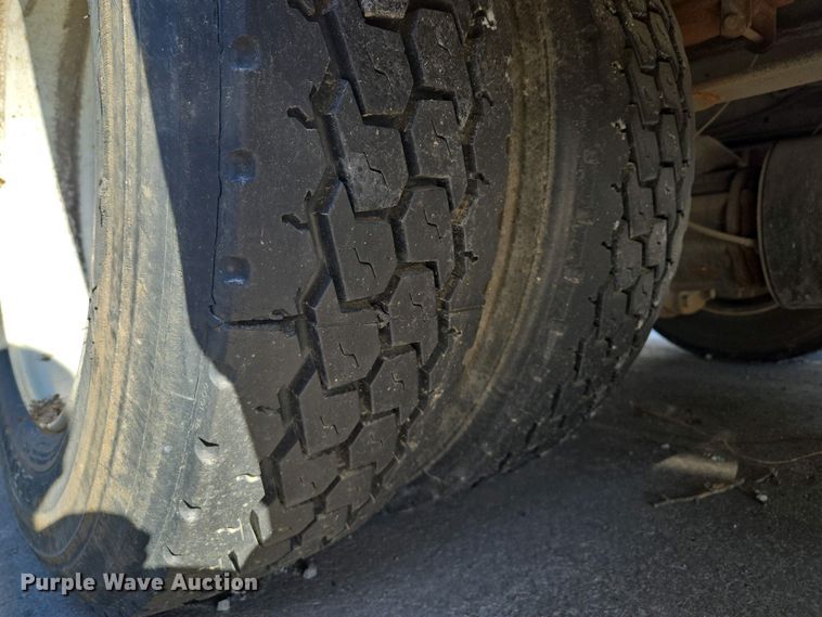 image for item EM7034 2017 Hino   268 flatbed truck