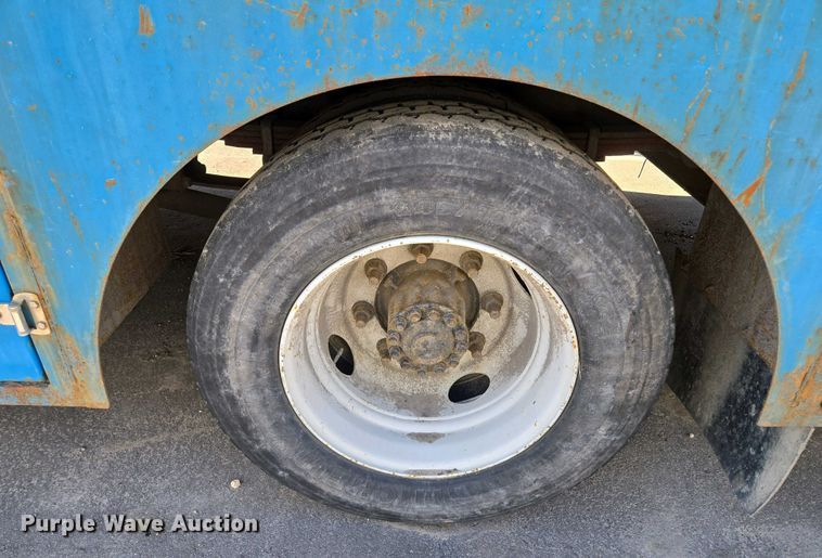 image for item EM7034 2017 Hino   268 flatbed truck