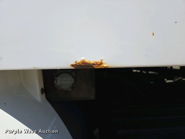 image for item EN3561 2001 Volvo VNM semi truck