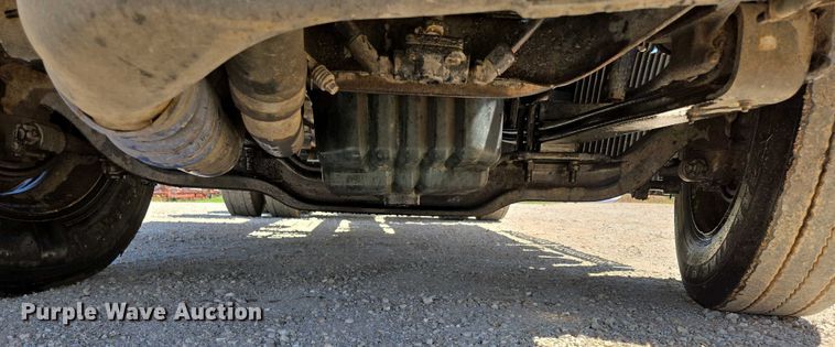 image for item EN3561 2001 Volvo VNM semi truck