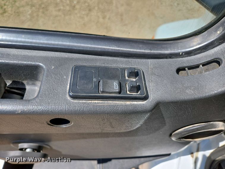 image for item EN3561 2001 Volvo VNM semi truck